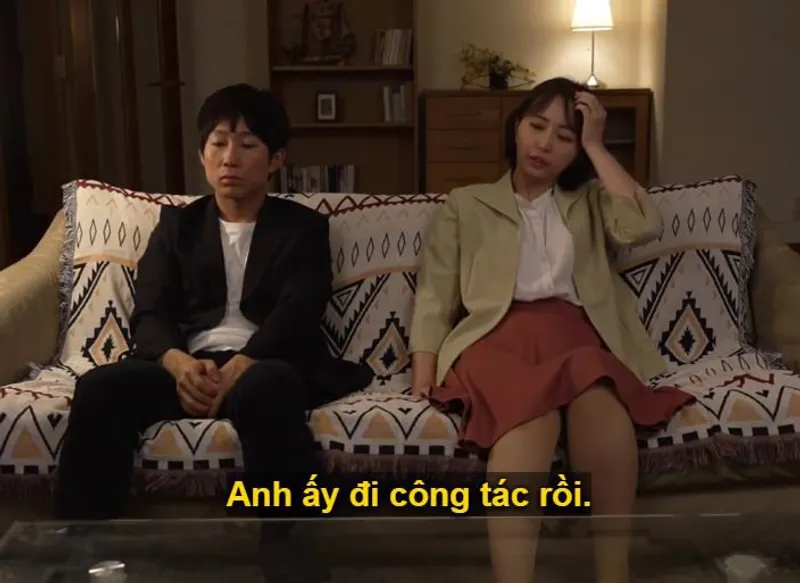 Buồn vì ông chồng muốn ly hôn, người vợ đi họp lớp rồi dẫn cậu bạn học về nhà địt